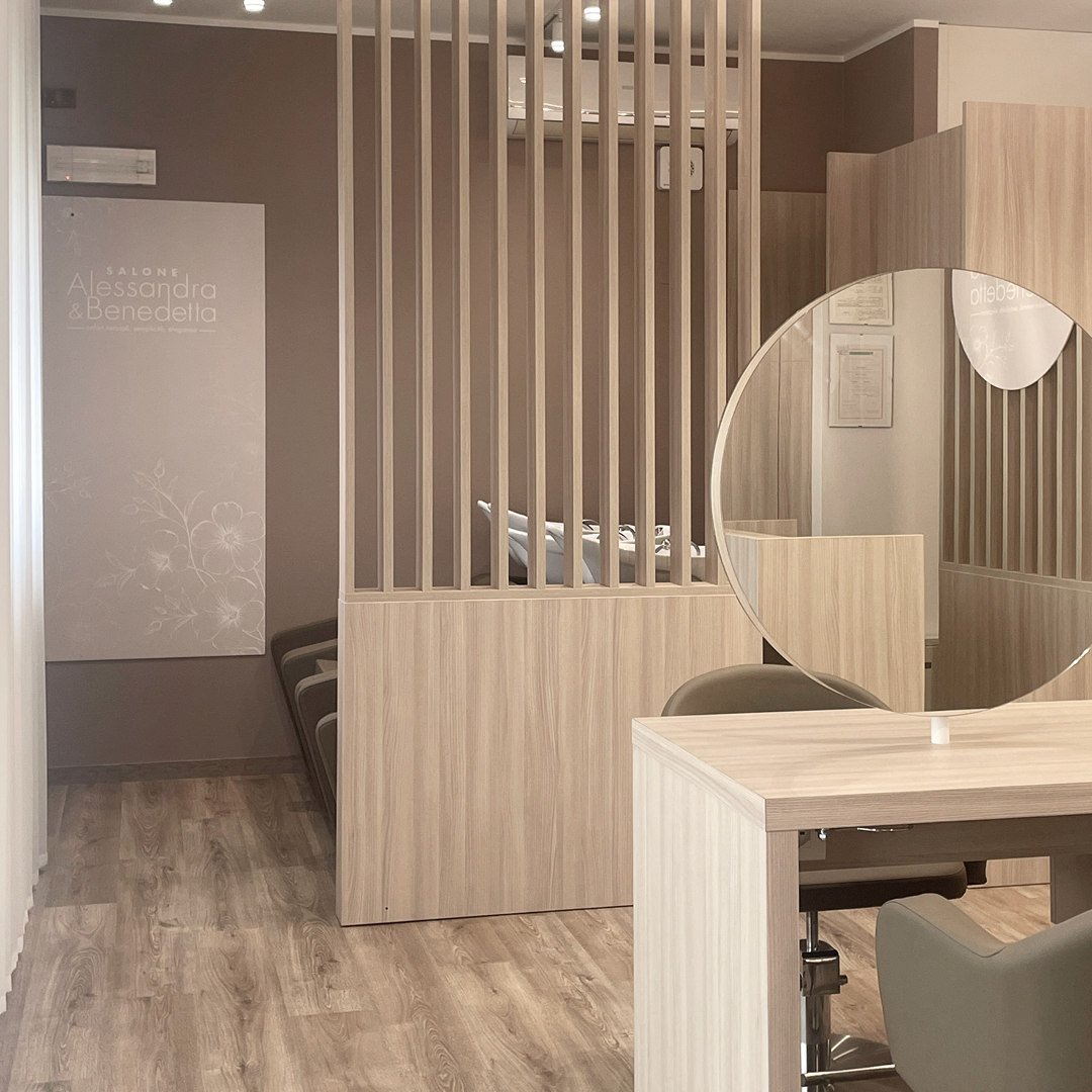 immagine area stilistica con focus su divisorio decorativo in legno 